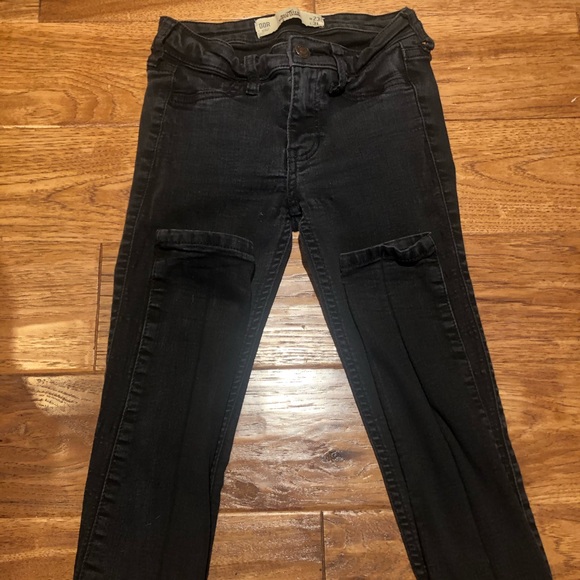 Hollister Jeans - Picture 2 of 4